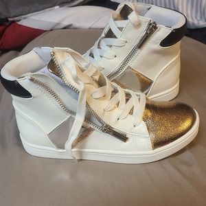 Girls shoes & scrunchies